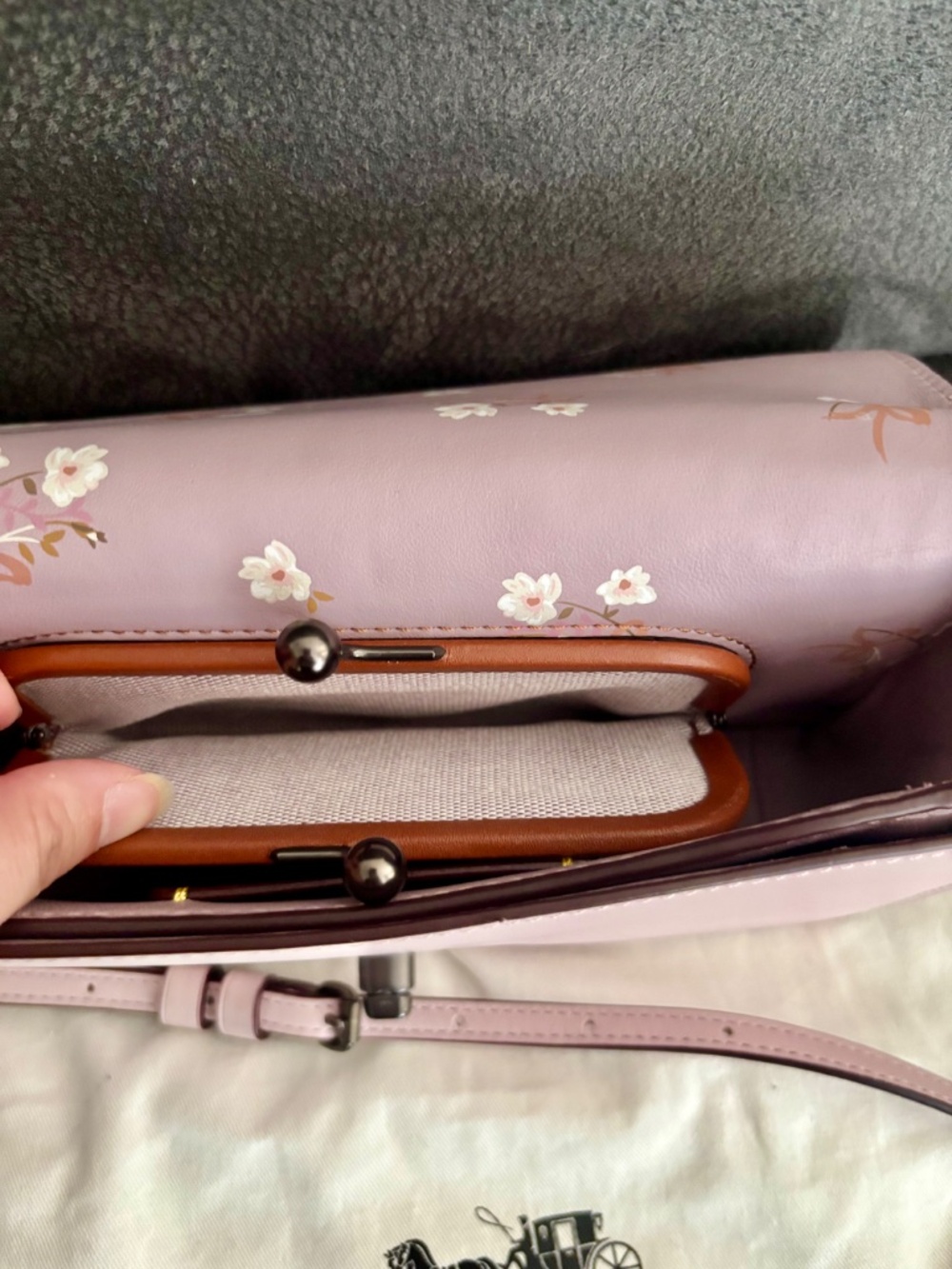 Coach light pink Dinky floral - Picture 5 of 6